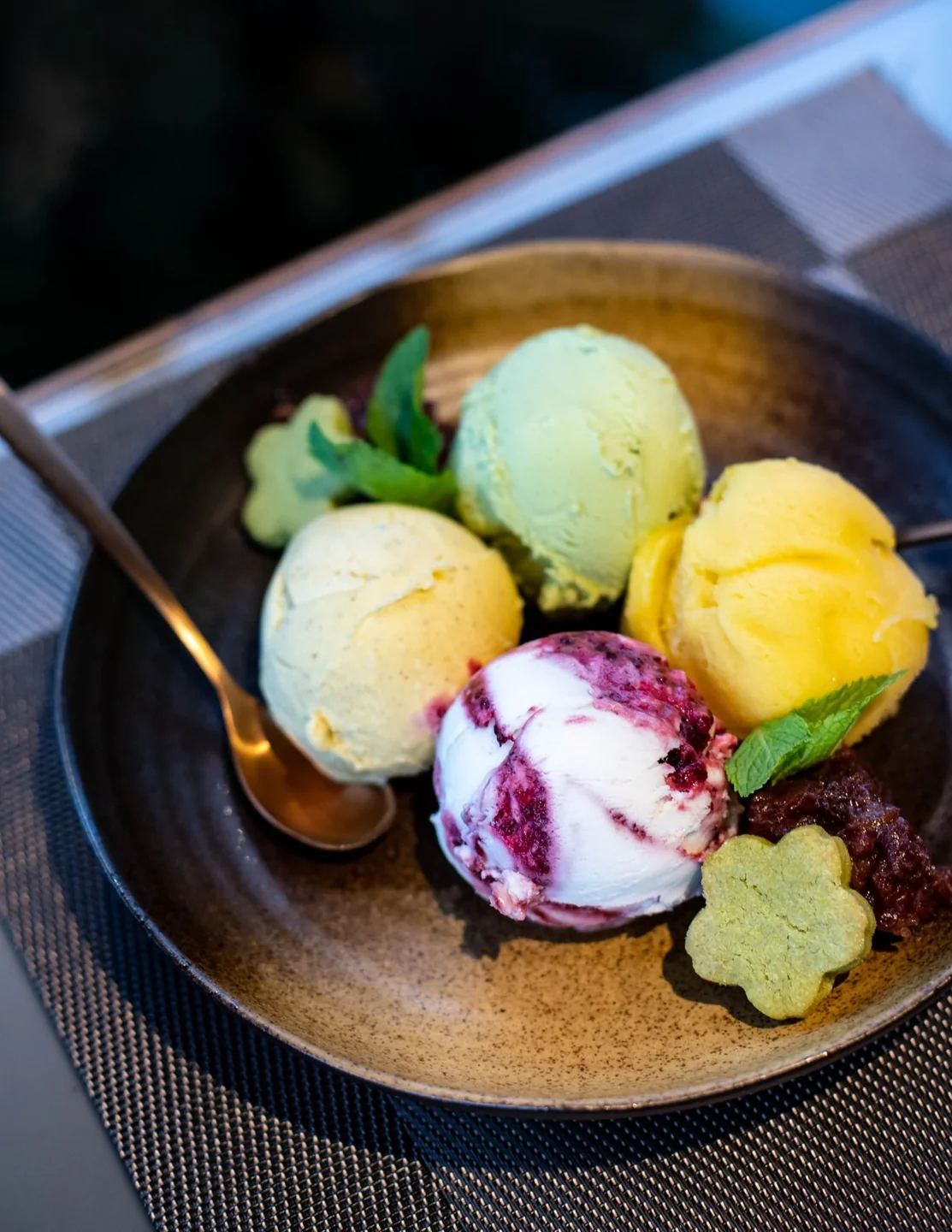 Assorted ice cream scoops